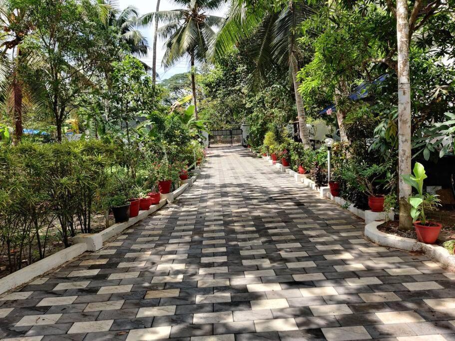 Anandam Stays - Premium 3Bhk Plush Homestay, Vaikom Near Kumarakom エクステリア 写真