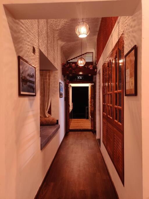 Anandam Stays - Premium 3Bhk Plush Homestay, Vaikom Near Kumarakom エクステリア 写真