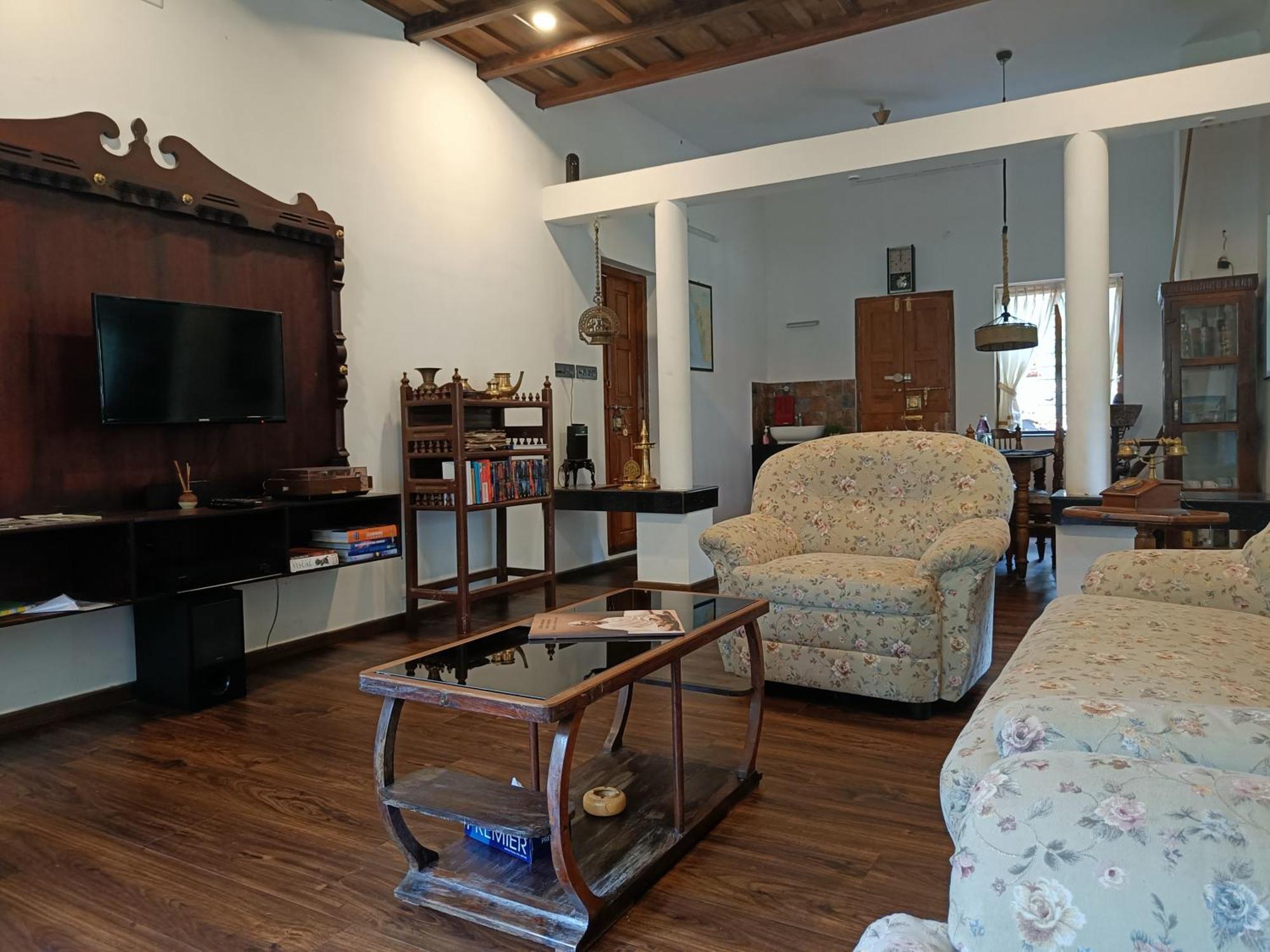 Anandam Stays - Premium 3Bhk Plush Homestay, Vaikom Near Kumarakom エクステリア 写真